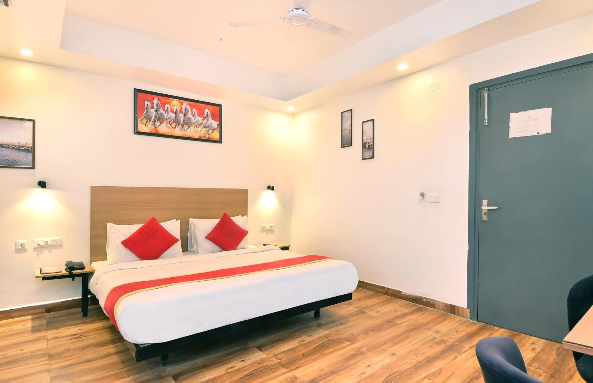 Hotel Red York By Byob Hotels نويدا المظهر الخارجي الصورة