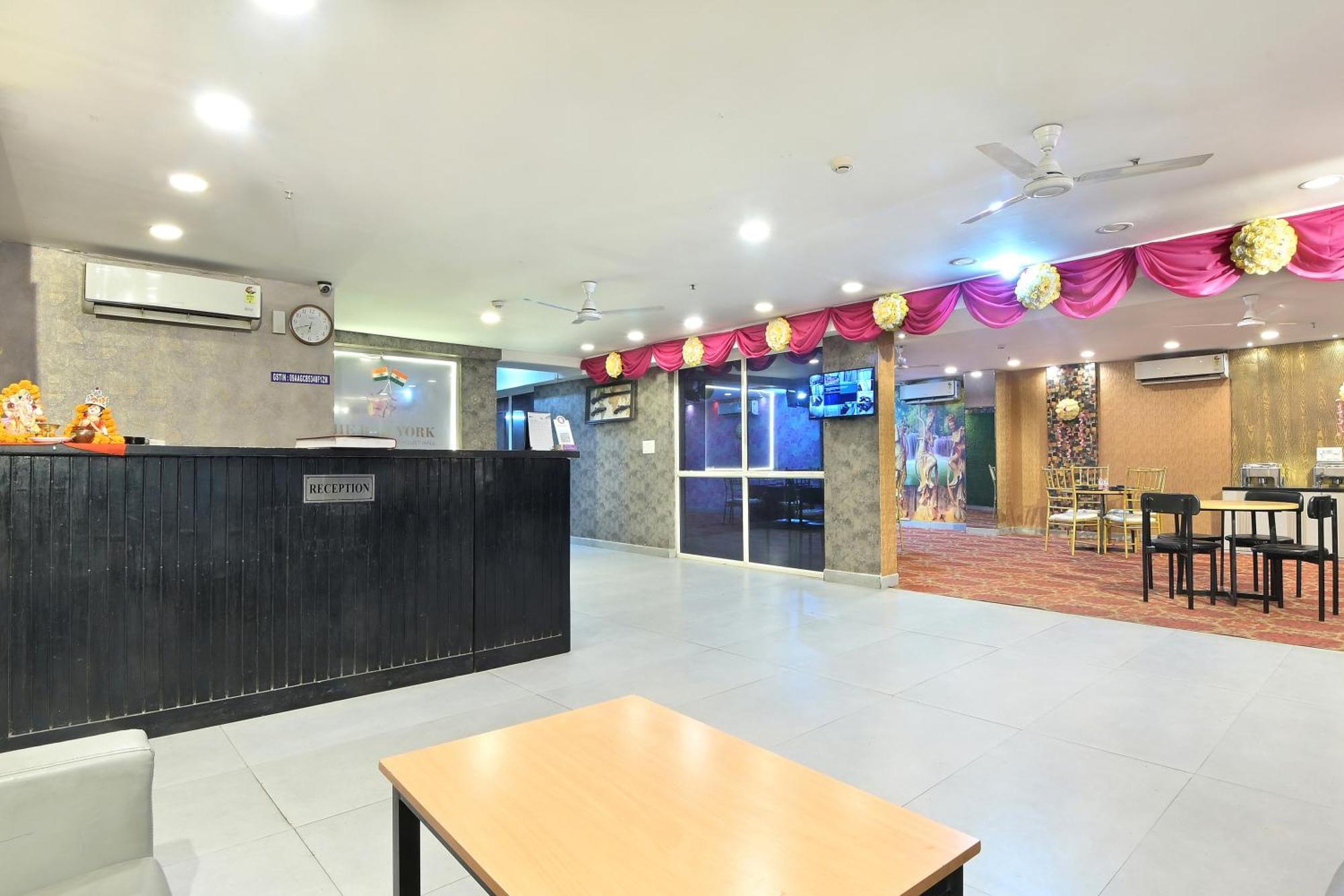 Hotel Red York By Byob Hotels نويدا المظهر الخارجي الصورة