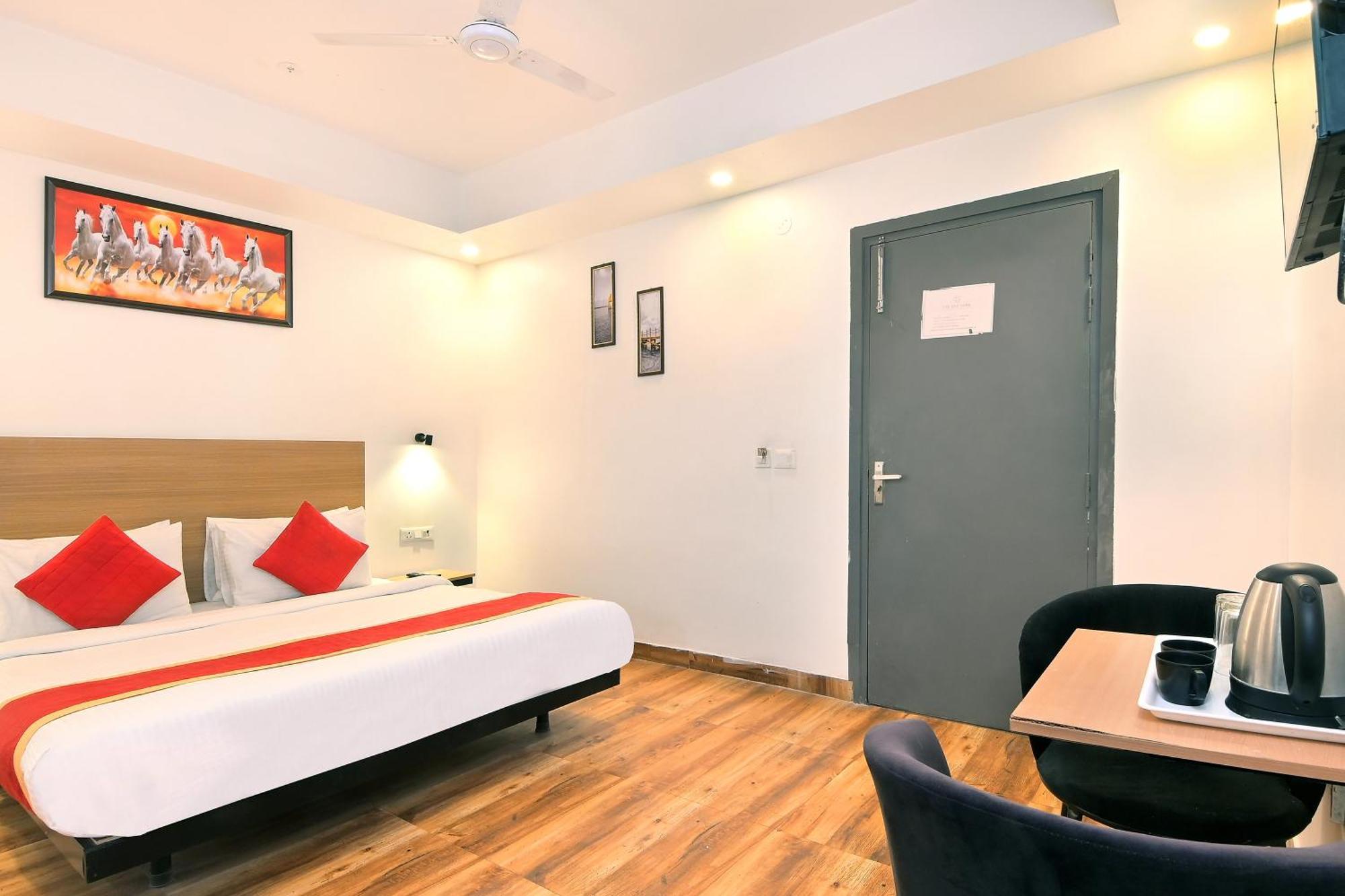 Hotel Red York By Byob Hotels نويدا المظهر الخارجي الصورة