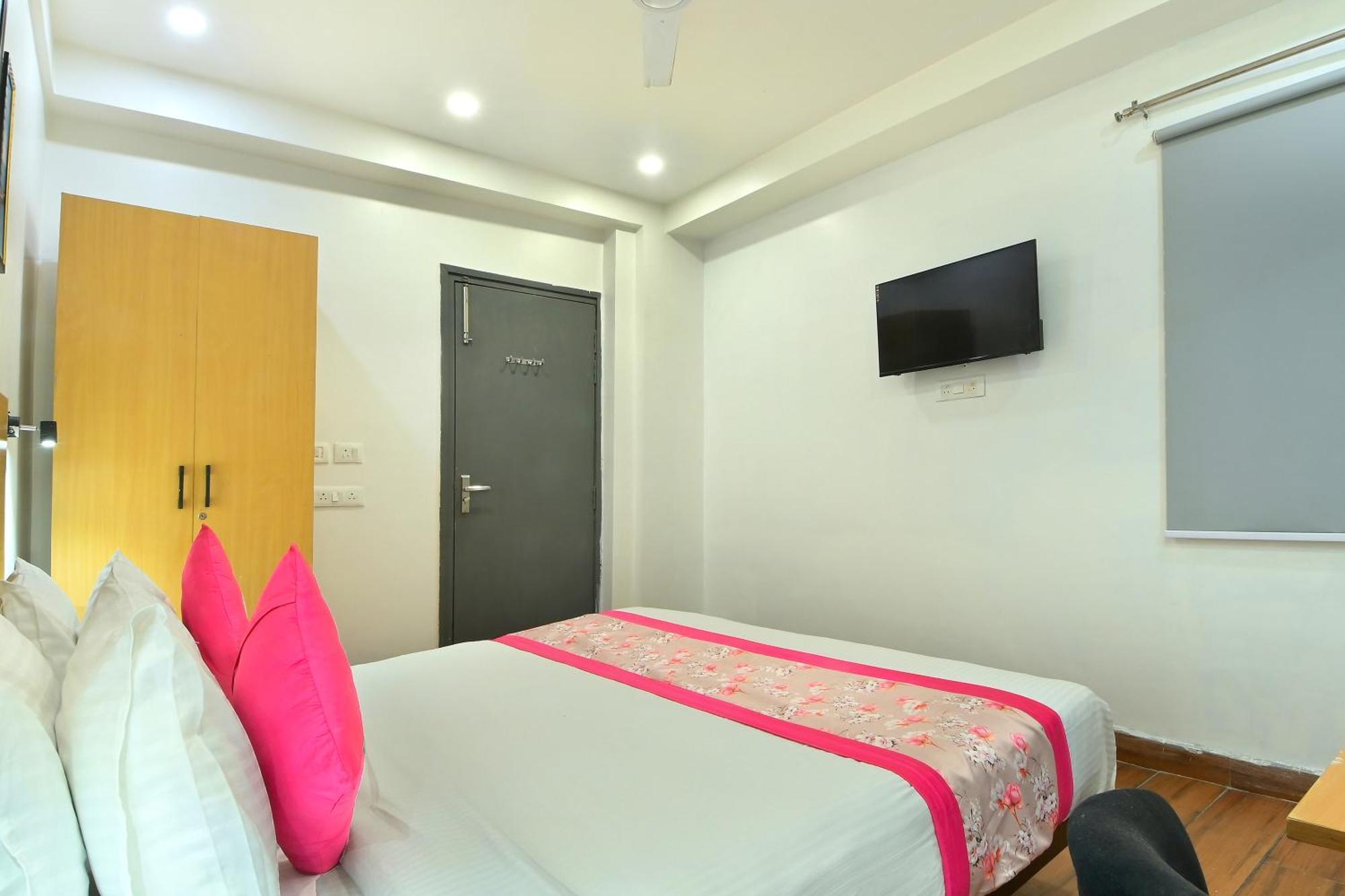 Hotel Red York By Byob Hotels نويدا المظهر الخارجي الصورة