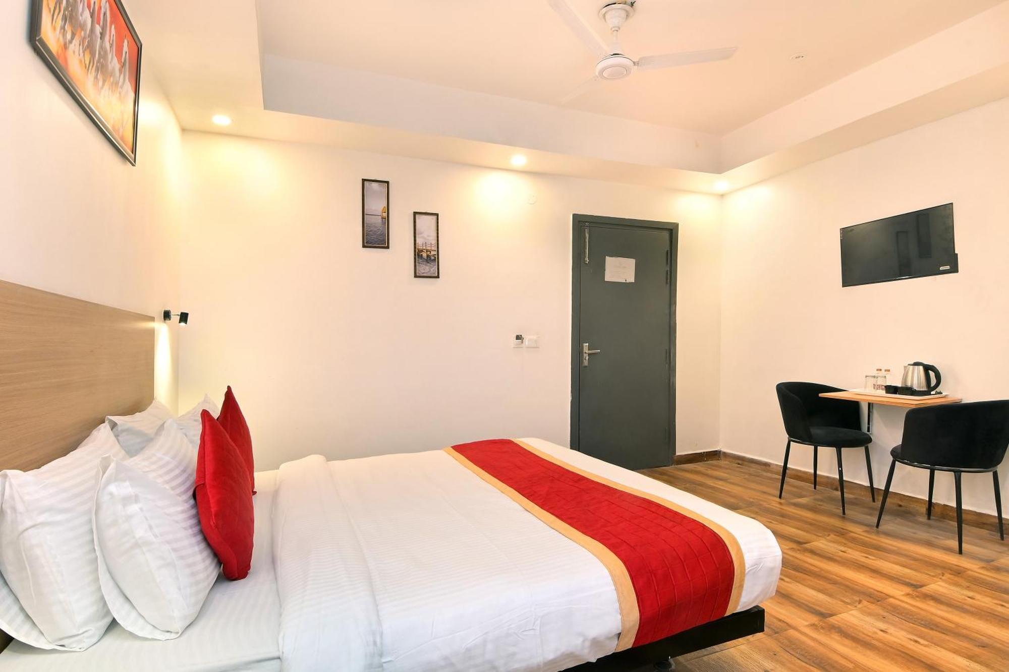 Hotel Red York By Byob Hotels نويدا المظهر الخارجي الصورة