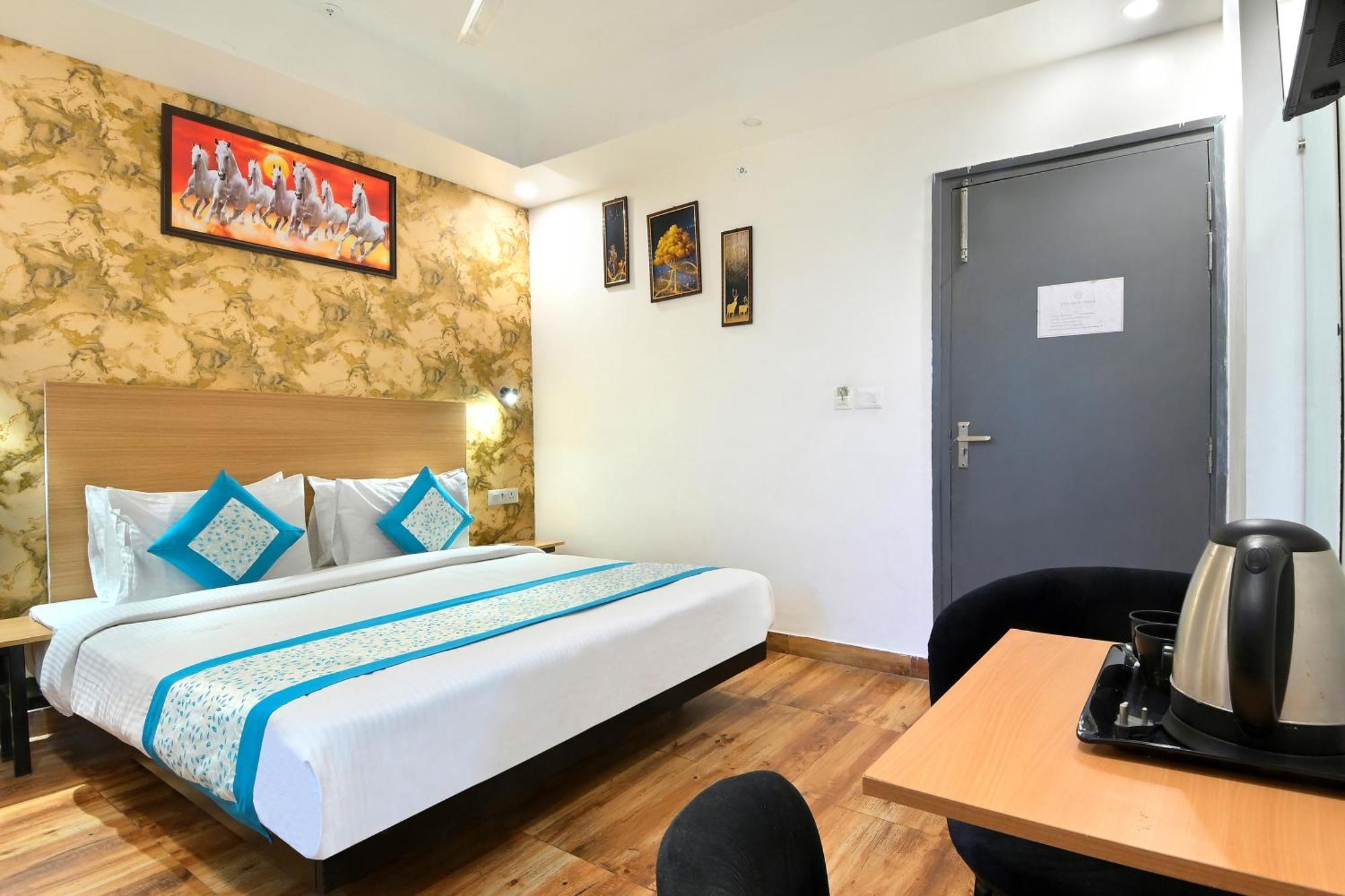 Hotel Red York By Byob Hotels نويدا المظهر الخارجي الصورة