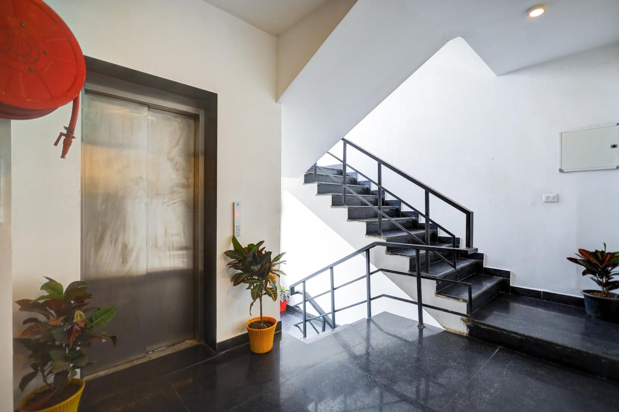 Hotel Red York By Byob Hotels نويدا المظهر الخارجي الصورة