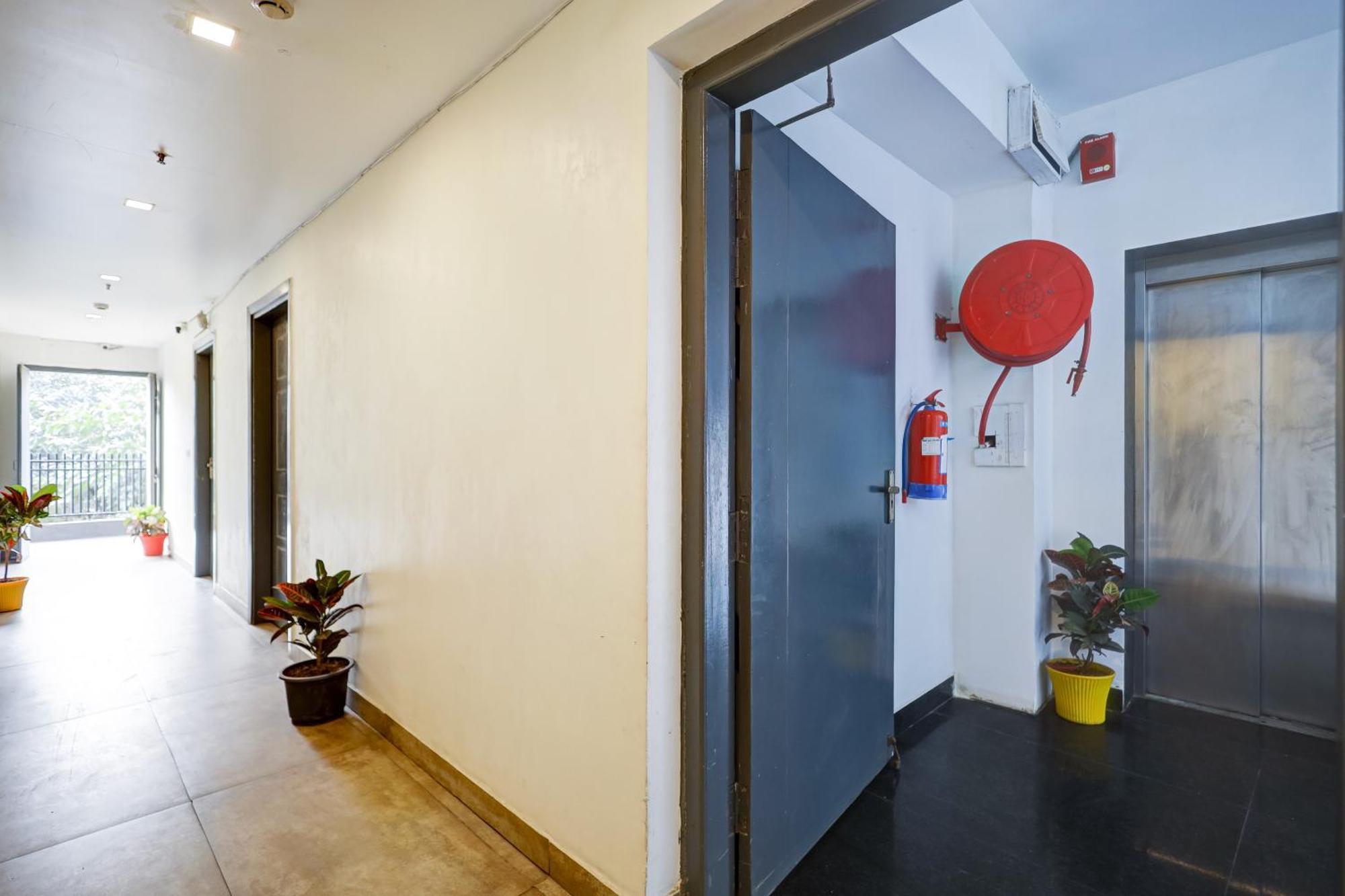 Hotel Red York By Byob Hotels نويدا المظهر الخارجي الصورة